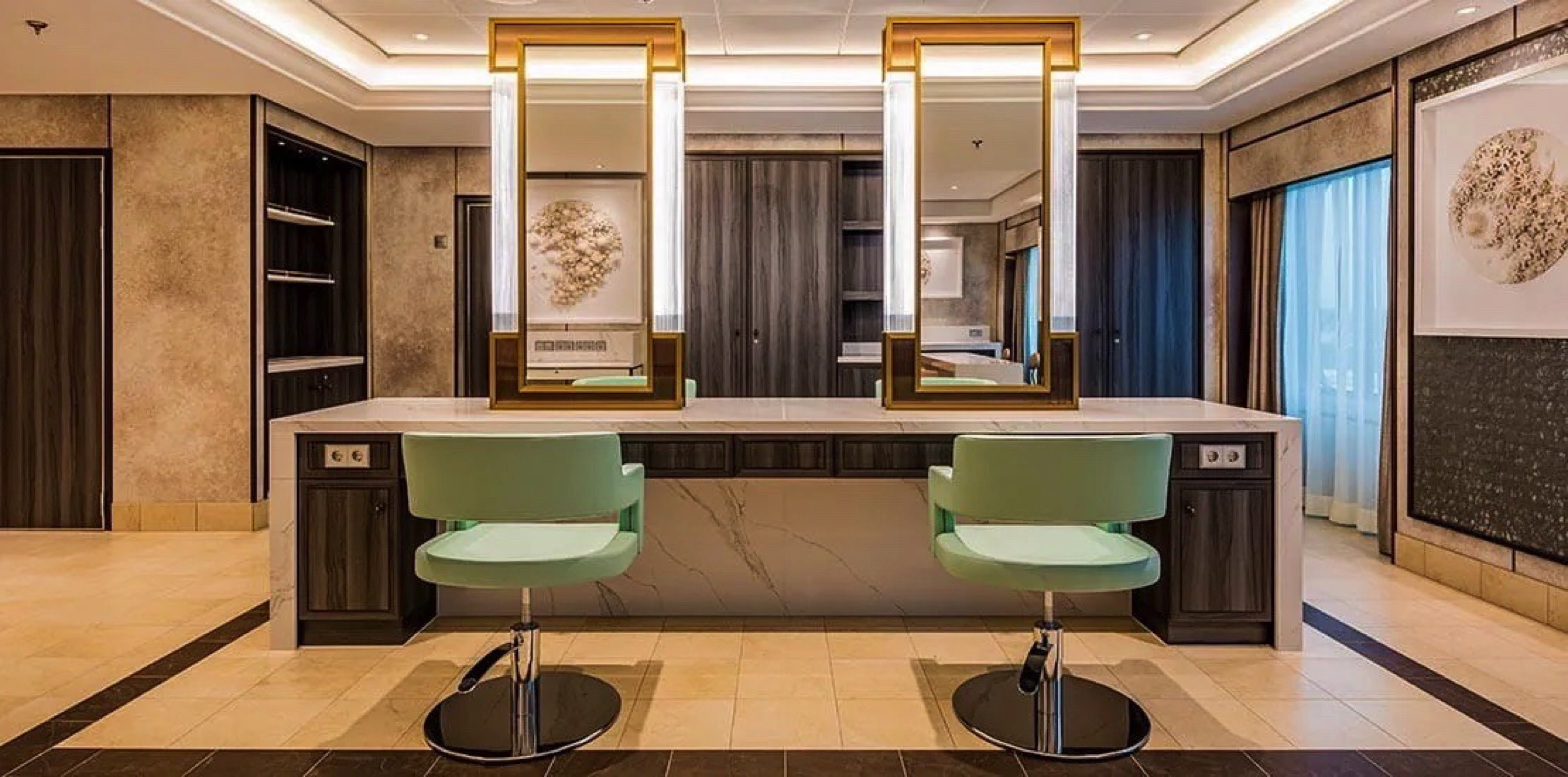 Spirit of Adventure - The Salon